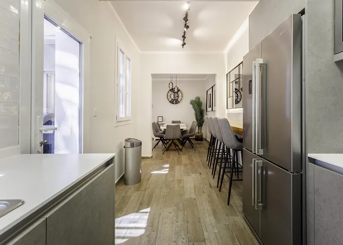 Sitges Centre Mediterranean House- 5 Bedroom, 4 Bathroom, Terrace Courtyard, Private Rooptop Pool
